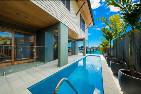 Airlie Beach Marina-Front Luxury At 10 The Cove - Accommodation Georgetown 2