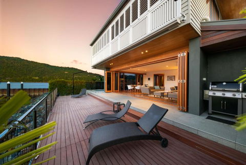 Airlie Beach Marina-Front Luxury At 10 The Cove - Accommodation Georgetown 3
