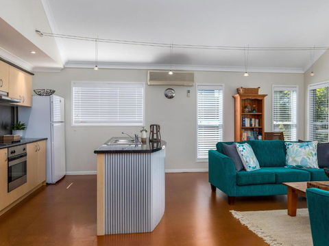 Akarana Beach House By Jervis Bay Rentals - Accommodation Georgetown 4