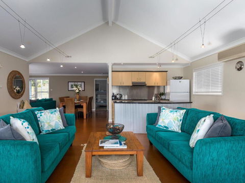 Akarana Beach House By Jervis Bay Rentals - Accommodation Georgetown 3