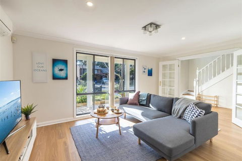 Akoya House 122 Tomaree Rd Pet Friendly Linen Air Conditioning WiFi And Boat Parking - Accommodation Georgetown 1