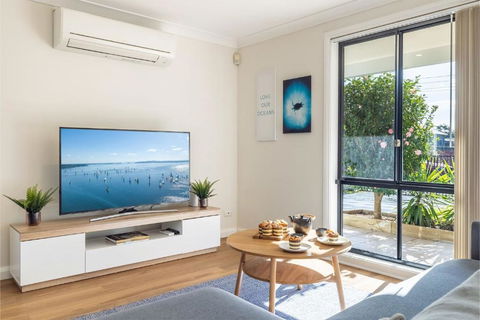 Akoya House 122 Tomaree Rd Pet Friendly Linen Air Conditioning WiFi And Boat Parking - Accommodation Georgetown 3
