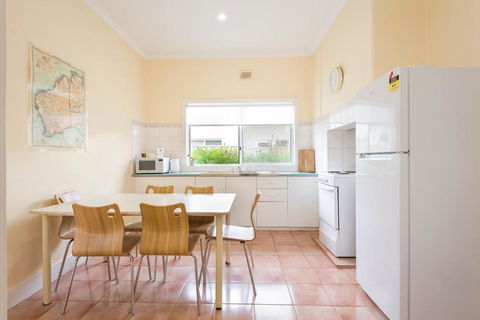 Albany Holiday Units - Accommodation Georgetown 3