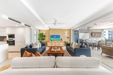 Alex Beach House, 100 Steps To The Sand, With Ocean Views - Accommodation Georgetown 3