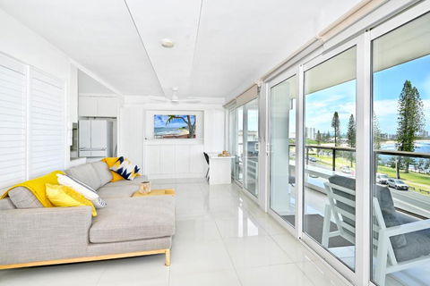 Alexandra Headland Ocean Dream - Stunning View ZA6 - Accommodation Georgetown 1