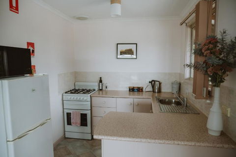 Alkoomi Chalets - Accommodation Georgetown 3