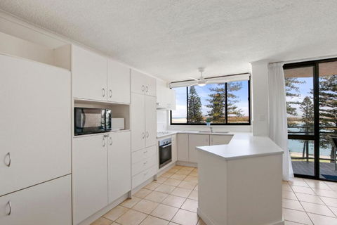 Allamanda, Unit 11, 32 Esplanade, Bulcock Beach - Accommodation Georgetown 2