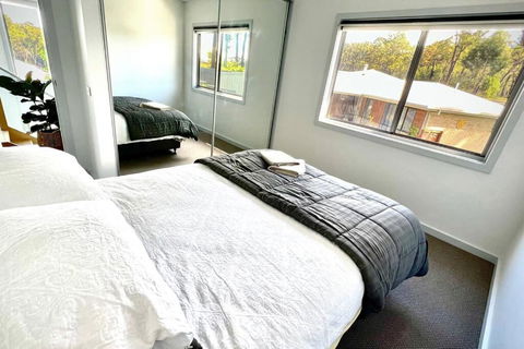 Allawah - 5 Bedroom Luxury Home With A Pool - Accommodation Georgetown 3