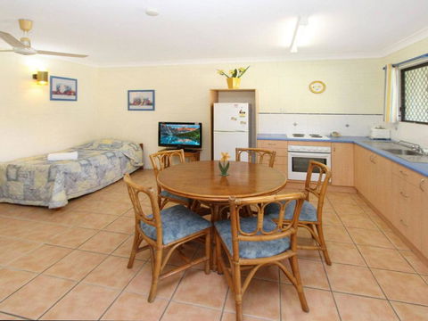 Alma Bay Holiday Unit 1 - Accommodation Georgetown 2