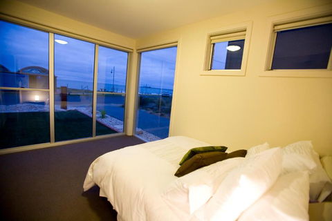 Aloha Beachfront Port Fairy - Accommodation Georgetown 4
