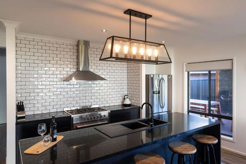 Alpine Knights Stylish Luxury - Accommodation Georgetown 0