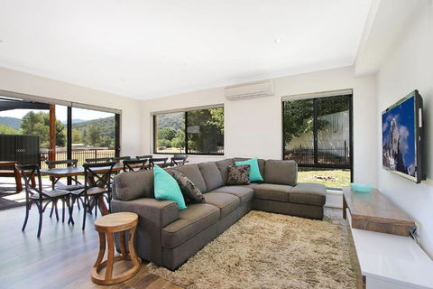 Alpine Knights Stylish Luxury - Accommodation Georgetown 2