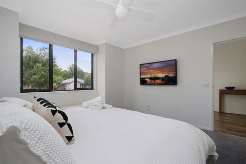 Alpine Knights Stylish Luxury - Accommodation Georgetown 3