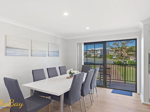Amaroo Cres No 20 Fingal Bay Holiday Home - Accommodation Georgetown 1
