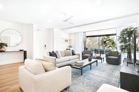 Amaroo - Luxury Apartment Overlooking The Coral Sea - Accommodation Georgetown 4