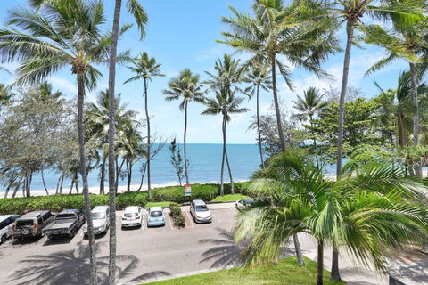 Amaroo - Luxury Apartment Overlooking The Coral Sea - Accommodation Georgetown 2
