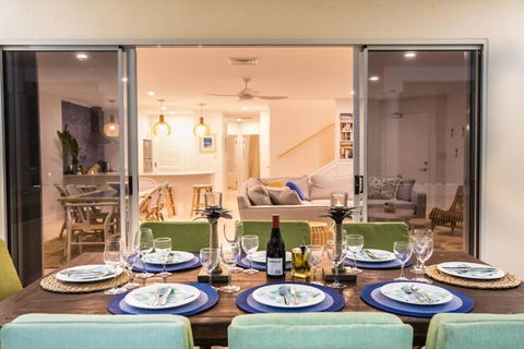 Amaroo Villa - Absolute Beachfront Port Douglas - Accommodation Georgetown 1
