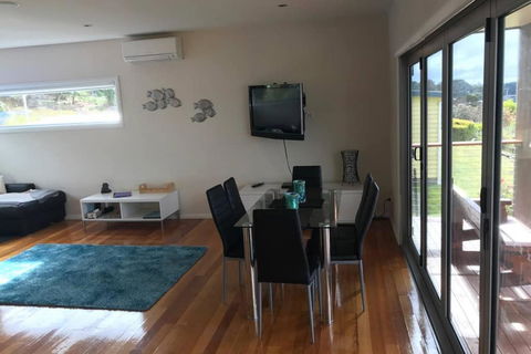 Amazing Ansons Bay Absolute Waterfront Beach House - Accommodation Georgetown 3