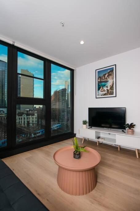 Amazing City View 2BR Yarra River Free Parking - Accommodation Georgetown 1