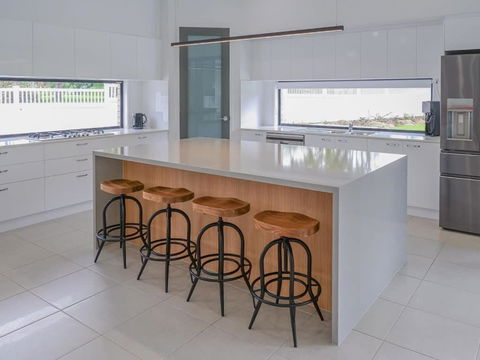 Amazing House Big Swimming Pool BBQ - Accommodation Georgetown 4
