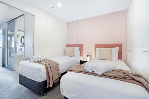 Amazing Location At Circle On Cavill - One Bedroom Self Contained Apartments - Privately Managed - Accommodation Georgetown 4