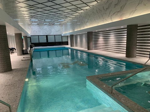 Amazing 1 Bedroom Apt With Large Living & Extra Sleeping Space -up To 5 Ppl Plus Gym Jacuzzi Spa Pool Sauna And Garden With BBQ - Accommodation Georgetown 2