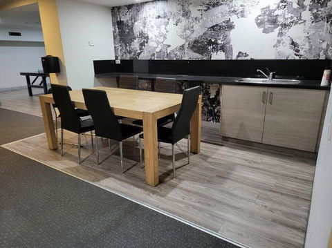 Amazing Studio Apartment Front Flinders Station - Accommodation Georgetown 2
