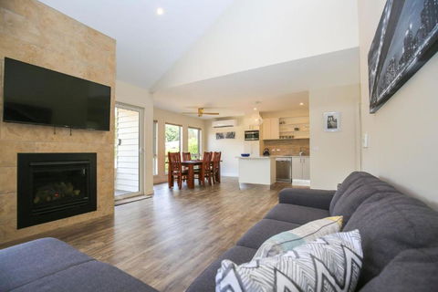 Amber Mist Villa - Two - Accommodation Georgetown 2