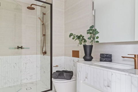 An Amazing 2BR Apt At Sapphire By The Gardens - Accommodation Georgetown 3