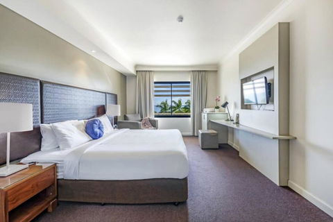 An Exceptional Seaside Esplanade Locale With Pool - Accommodation Georgetown 0