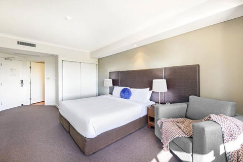 An Exceptional Seaside Esplanade Locale With Pool - Accommodation Georgetown 3
