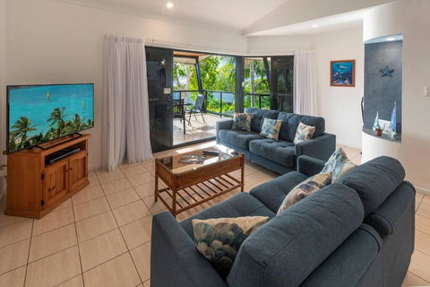 Anchorage 4 & Buggy Hamilton Island - Accommodation Georgetown 0
