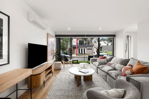 Anchorage Villa - Pet Friendly Marina Townhouse By The Beach - Accommodation Georgetown 3