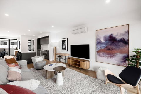 Anchorage Villa - Pet Friendly Marina Townhouse By The Beach - Accommodation Georgetown 1