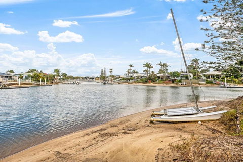 Anjuna, 2 Bedroom Apartment On Canal - Accommodation Georgetown 2