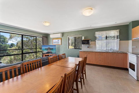 Alpine Mountain View 18 - 4BR L Mountain Views L Swimming Pool L Air-Con L WiFi - Accommodation Georgetown 1
