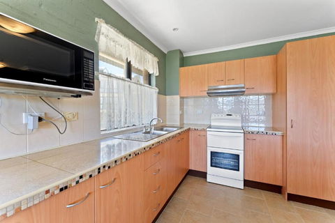 Alpine Mountain View 18 - 4BR L Mountain Views L Swimming Pool L Air-Con L WiFi - Accommodation Georgetown 3
