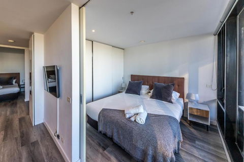 Aura2107, 2 Bedroom Apartment With Balcony, Stunning Yarra River And City Views - Accommodation Georgetown 4