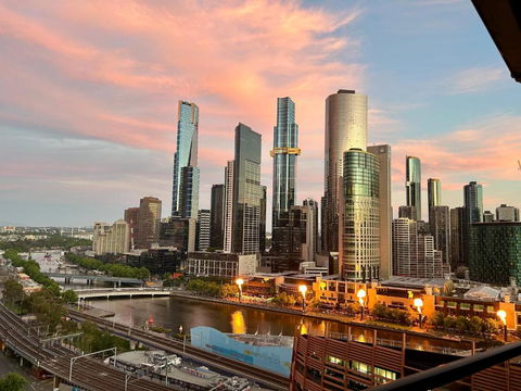 Aura2107, 2 Bedroom Apartment With Balcony, Stunning Yarra River And City Views - Accommodation Georgetown 2