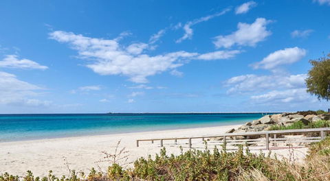 API Busselton Seaside Escape Apartments - Accommodation Georgetown 3