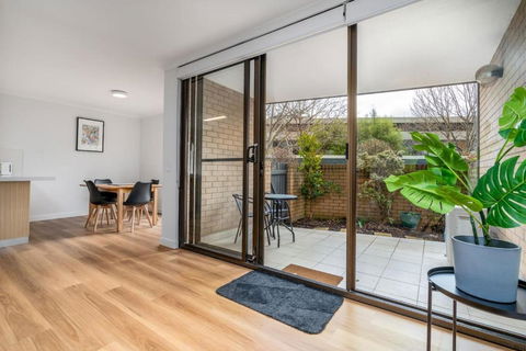 Apt In Kingston - 10min To Lake Burley Griffin - Accommodation Georgetown 4
