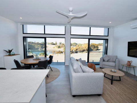 Apt02-The SS James Comrie - Accommodation Georgetown 0