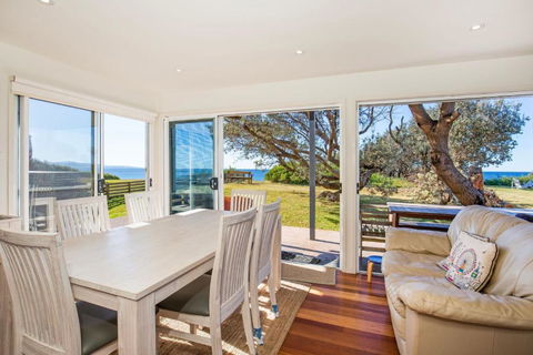 Aqua Beachfront - Pet Friendly - 2 Mins Walk To Beach - Accommodation Georgetown 3