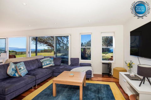 Aqua Beachfront - Pet Friendly - 2 Mins Walk To Beach - Accommodation Georgetown 1