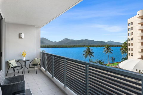 Aqua Vista At Harbour Lights - Poolside Panorama - Accommodation Georgetown 0