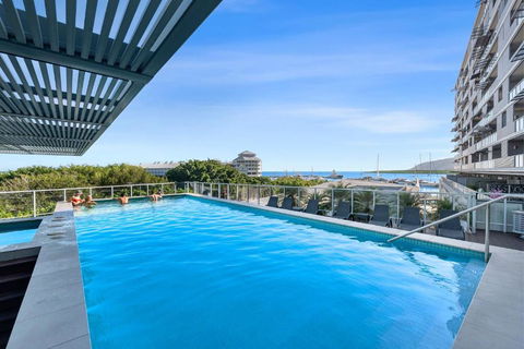 Aqua Vista At Harbour Lights - Poolside Panorama - Accommodation Georgetown 1