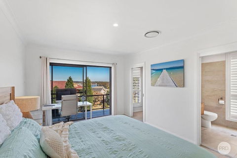 Aquablue Holiday Home - Hot Spa & Pool - 2m Walk To Beaches - Accommodation Georgetown 2
