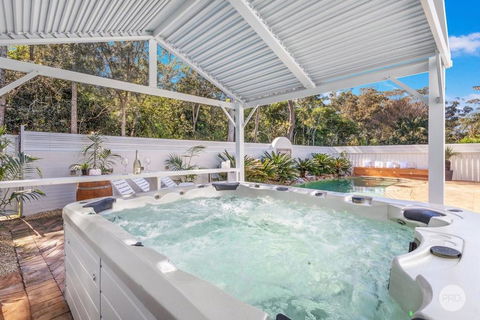 Aquablue Holiday Home - Hot Spa & Pool - 2m Walk To Beaches - Accommodation Georgetown 1