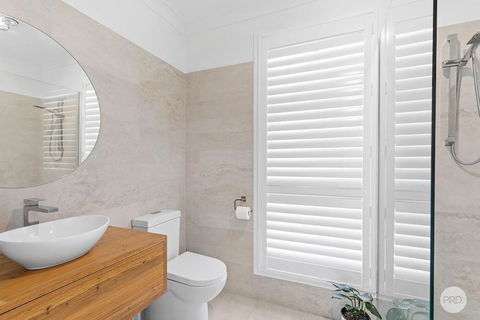 Aquablue Holiday Home - Hot Spa & Pool - 2m Walk To Beaches - Accommodation Georgetown 4