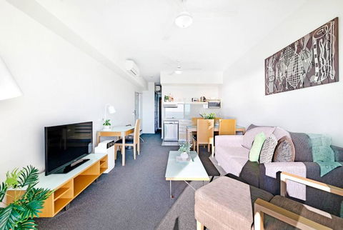Arafura Adventure - CBD Suite With Sprawling Views - Accommodation Georgetown 4